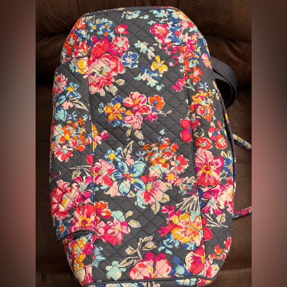 Vera Bradley Khaki Green & Floral Patterned Tote. Overnight bag - Picture 8 of 14